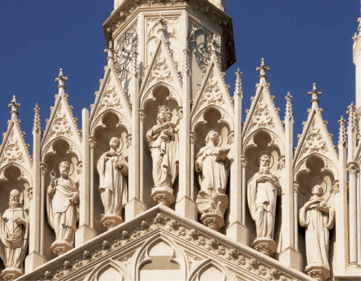 Fachada de la Iglesia del Sagrado Corazón del Sufragio Estatuas de santos que - photo 5