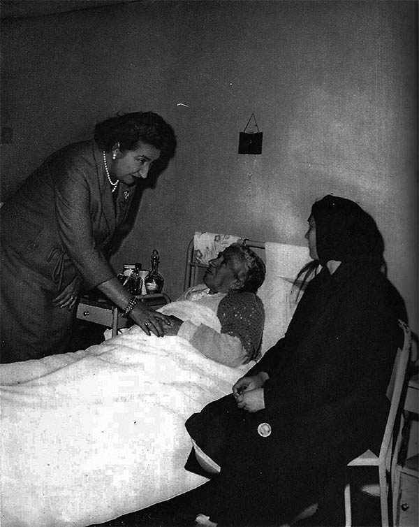 Doña María de las Mercedes visitando enfermos Enero de 1964 Su alteza - photo 13