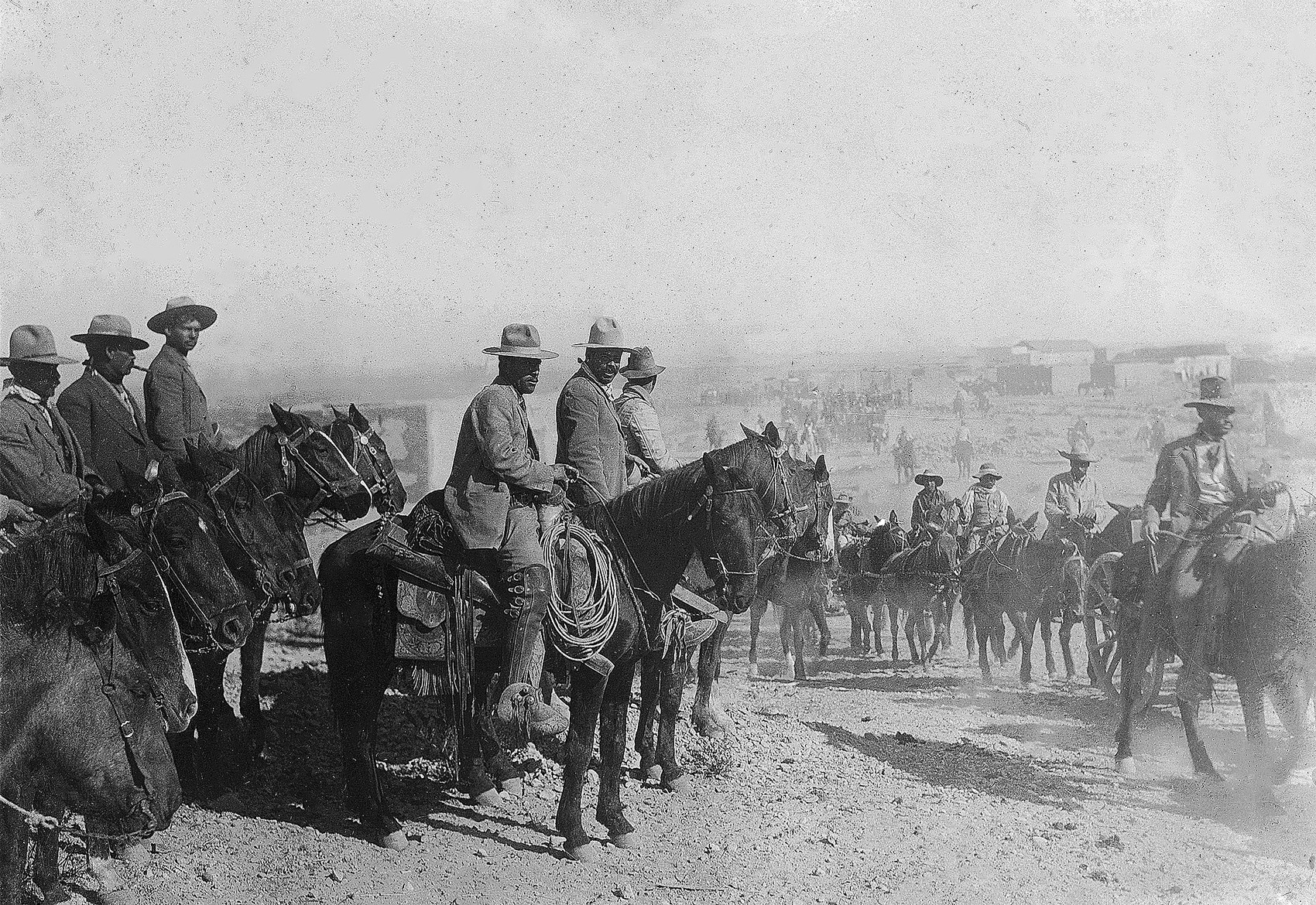 Francisco Villa pasa revista a sus tropas John Davidson Wheelan 1914 Mutual - photo 7