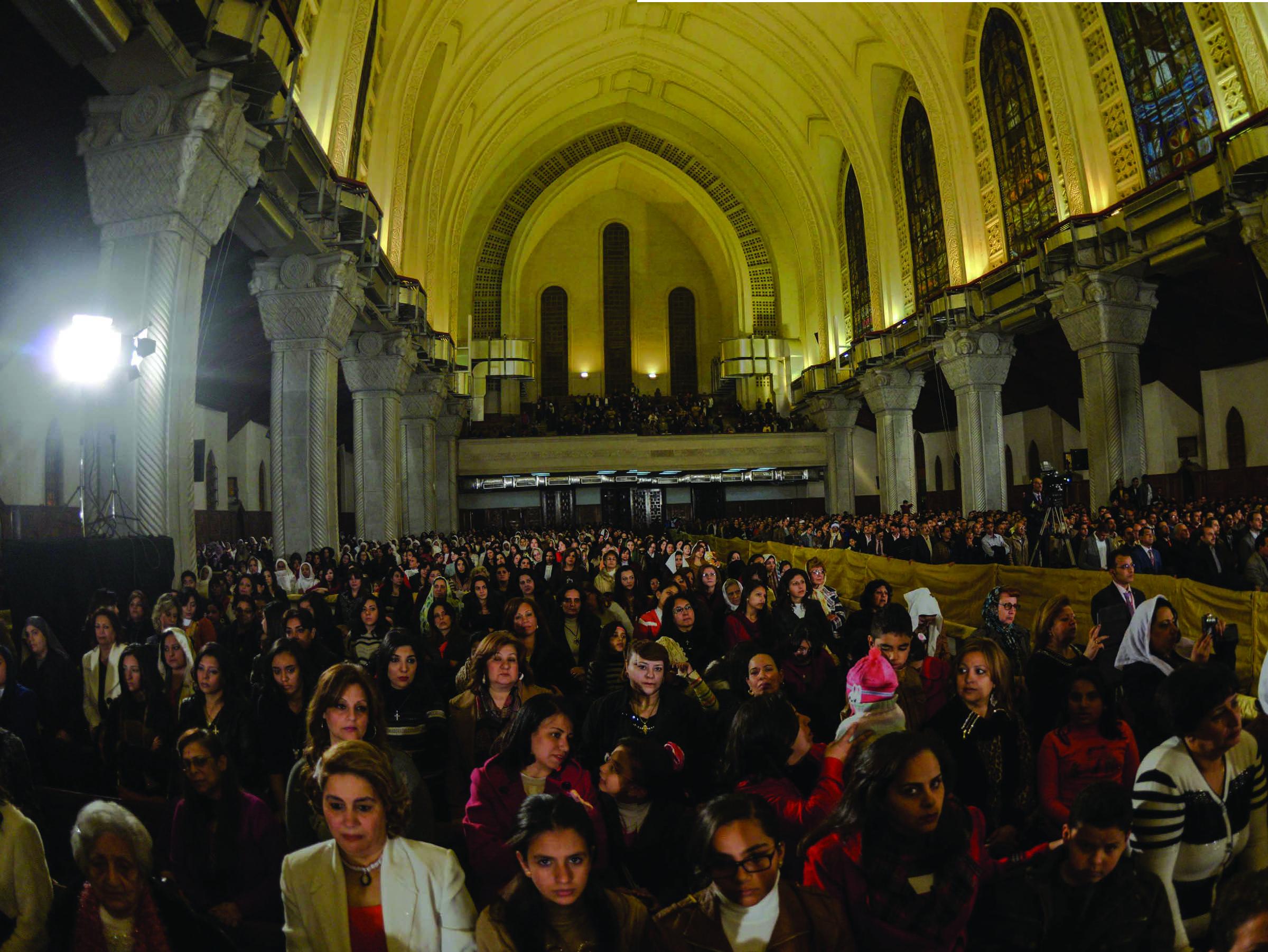 Estas personas egipcias asisten a un servicio religioso de Navidad A veces los - photo 7