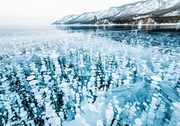 Burbujas de metano congeladas en el lago Baikal Rusia - photo 5