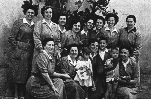Prisión Central de Mujeres de Alcalá de Henares la primera por la izquierda es - photo 11