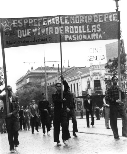 Manifestación en la calle Génova de mujeres del Radio Comunista de Chamberí - photo 4