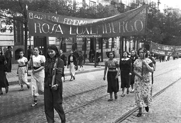Manifestación en la calle Génova de mujeres del Radio Comunista de Chamberí - photo 5