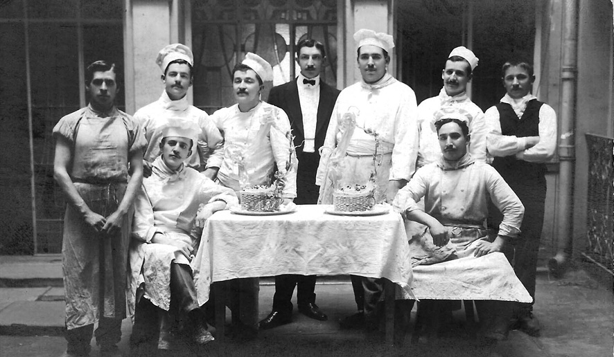 Escolástico Landa en el Hôtel du Palais Biarritz hacia 1910 Allí en el - photo 5