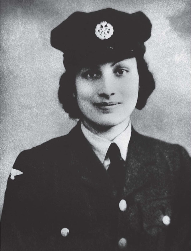 Noor Inayat Khan 1943 En 1942 Khan fue reclutada como agente secreta por una - photo 6
