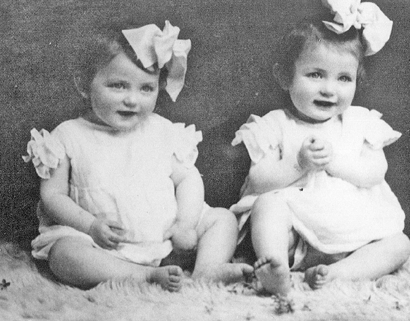 Fotografía 1 Eva y Miriam Mozes 1935 Fotografía 2 Los padres de Eva - photo 4