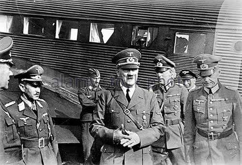 Hitler visita el cuartel general de Von Rundstedt Soldados rusos que - photo 14