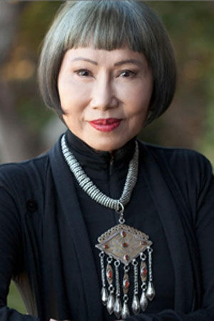 AMY TAN chino pinyin Tán Ēnměi nacida el 19 de febrero de 1952 en - photo 1