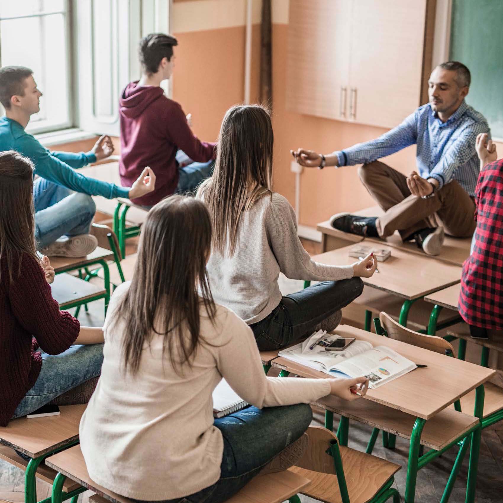 Maestros fuera del salón de clases Recibir una educación es más que aprender a - photo 6