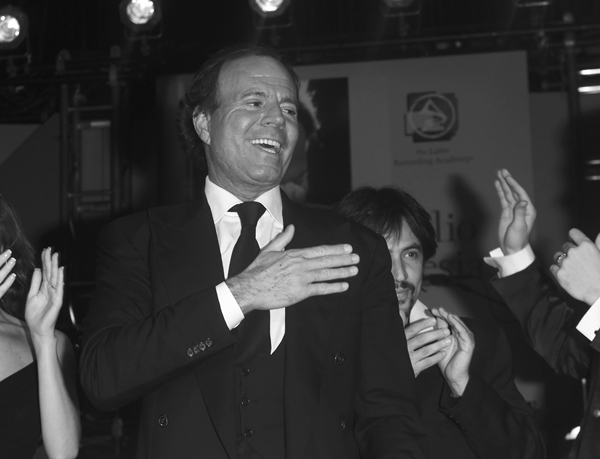 Julio Iglesias durante el homenaje que le ofreció la Academia de Grabación - photo 8