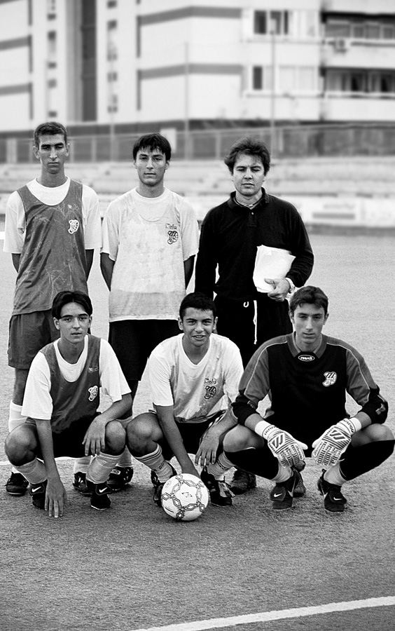 NOCIONES GENERALES Qué debe conocer un entrenador de fútbol base Las exigencias - photo 2