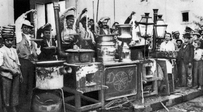 Vendedores de pasta en el Nápoles de principios del siglo XX Si en cambio - photo 2