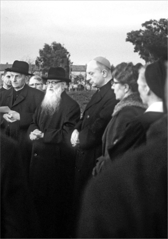 El Padre Kentenich con representantes del movimiento internacional de - photo 3