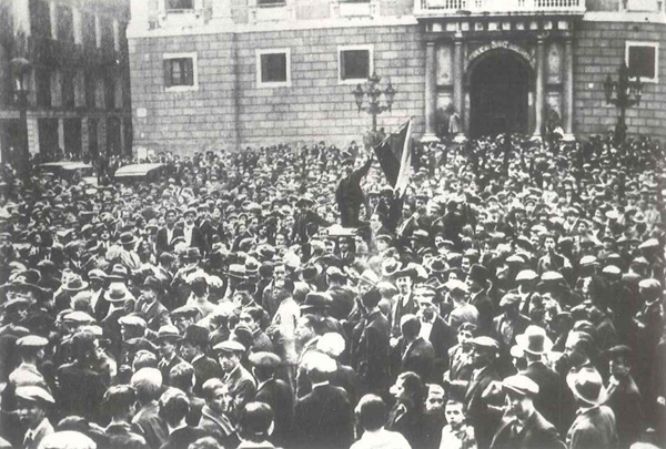 Proclamación de la II República en Barcelona 14 de abril de 1931 Cat 3 - photo 2