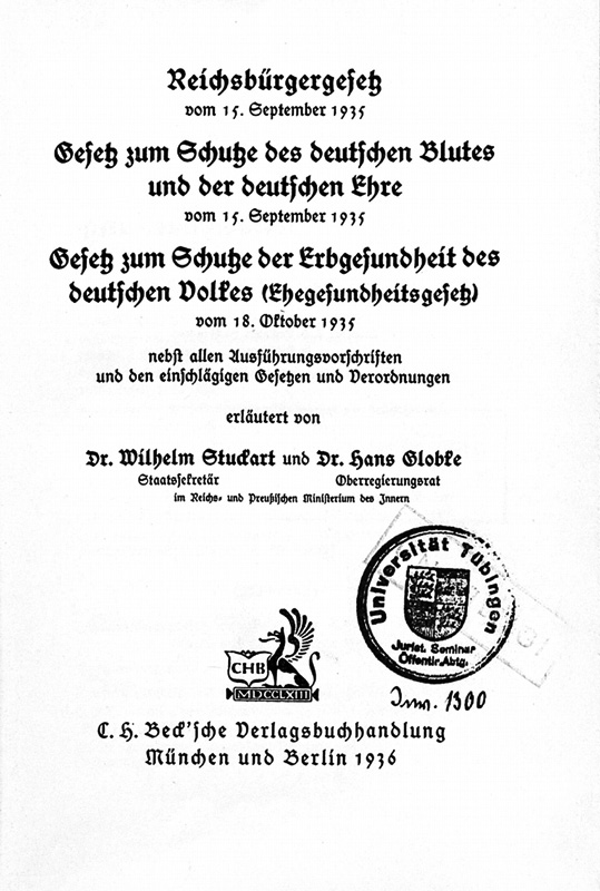 17 Portada de las Leyes de Núremberg de 15 de septiembre de 1935 con la firma - photo 29