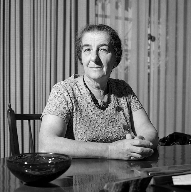 Retrato de Golda Meir de 1964 Golda Meir nacida en Kiev en 1898 es la - photo 1