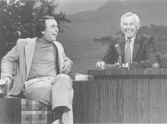 Fotografía de Carl Sagan con Johnny Carson en el programa de éste 30 de mayo - photo 1
