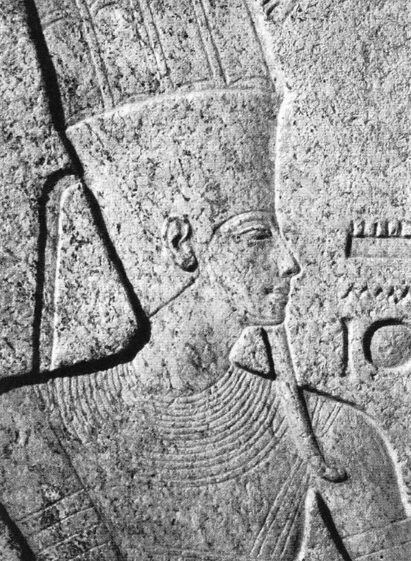 Amón-Re señor de Karnak cuyos oráculos actuaron desde los inicios del período - photo 8