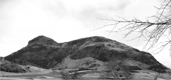 Colinas conocidas como la Silla de Arturo en Edimburgo El Arturo que ha - photo 3