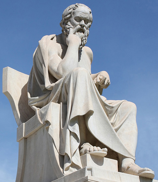 Estatua de Sócrates situada frente a la Academia Nacional de - photo 2