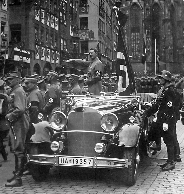 Desfile de las tropas SA ante Hitler 1935 Durante los años subsiguientes el - photo 1