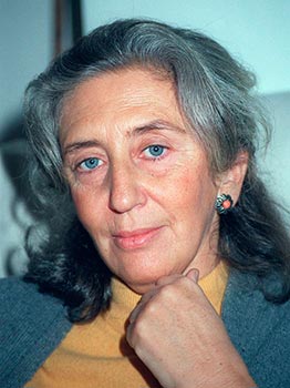 Clara Janés Nadal Barcelona 1940 Poeta y traductora española en 1997 - photo 4