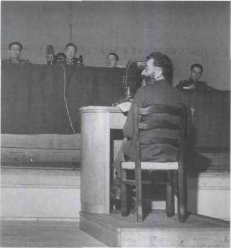 Draa Mihailovi líder de la resistencia chetnik ante un tribunal militar en - photo 3