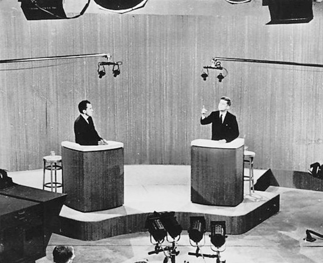 Debate televisado que enfrenta a Nixon con su rival a la presidencia John F - photo 1