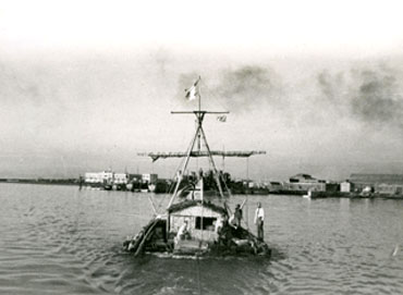 Botadura de la Kon-Tiki IMÁGENES Remolcados mar adentro Navegando al - photo 17