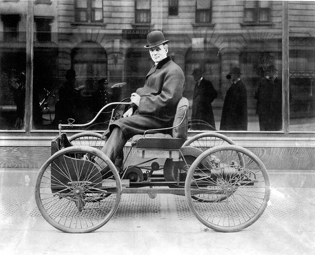 Ford en su primer coche foto tomada en 1896 HENRY FORD Y THOMAS EDISON Henry - photo 1