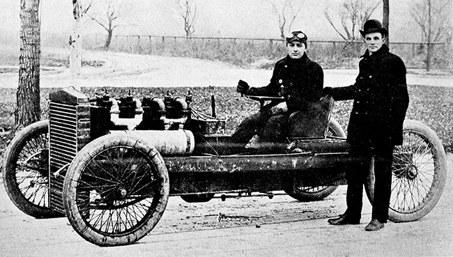 Foto del modelo 999 con Barney Oldfield al volante y Henry Ford a su lado - photo 2