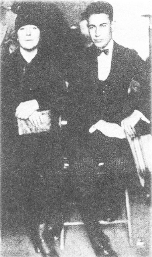 José de León Toral y la madre Conchita J de L Toral el 17 de julio de 1928 - photo 4