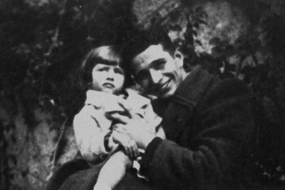 Sofía a los tres años con su padre Riccardo Scicolone Romilda Villani con - photo 1