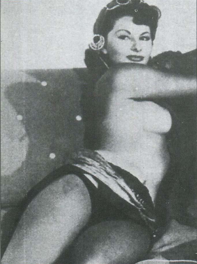 Una de las primeras fotos sexy de Sofia Sofia desnuda hasta la cintura en - photo 22