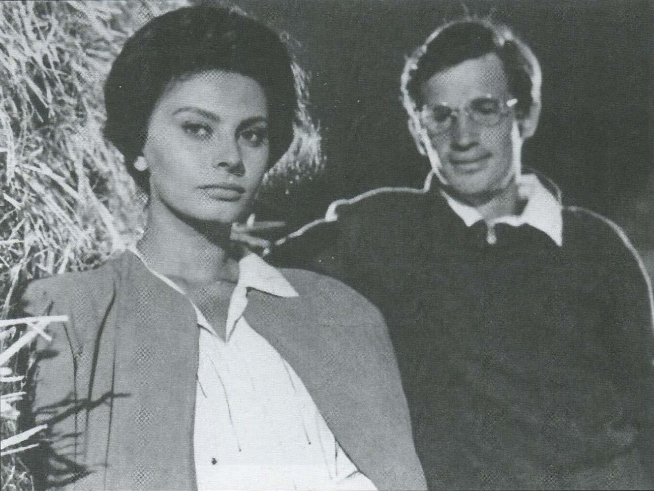 Con Jean-Paul Belmondo en la película Dos mujeres dirección de Vittorio De - photo 27