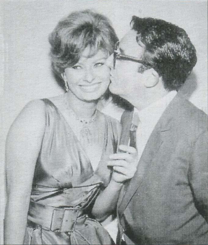 Sophia Loren con Peter Sellers Antes de empezar a rodar La millonaria Peter - photo 30