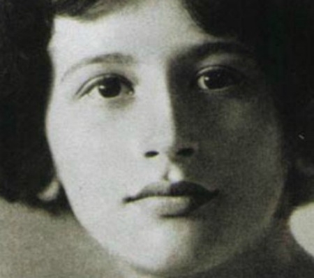 SIMONE WEIL nació en París en 1909 y murió 34 años más tarde en Ashford cerca - photo 4