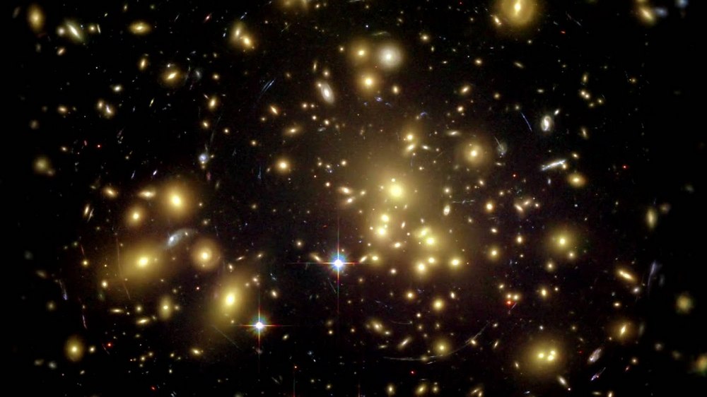 Cúmulos de galaxias En la imagen reciente aparece el Cúmulo de galaxias Abell - photo 10