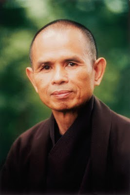 THICH NHAT HANH también conocido como Thay maestro en vietnamita nació - photo 4