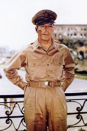 Retrato de Douglas MacArthur Douglas MacArthur de origen escocés e hijo de un - photo 2