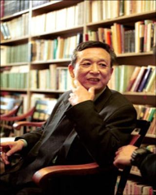 Gao Xingjian nació en Jangsu China en 1940 Novelista poeta dramaturgo - photo 1