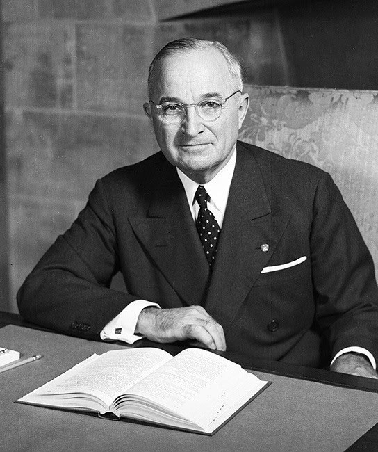 Retrato de Harry S Truman Harry S Truman nace el 8 de mayo de 1884 en Lamar - photo 1