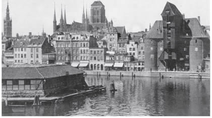 El antiguo puerto hanseático Manifestación nazi en agosto de 1939 Danzig - photo 3