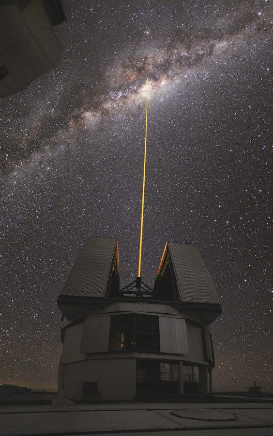 El telescopio VLT de la ESO en Paranal apunta su rayo láser al centro de la Vía - photo 3