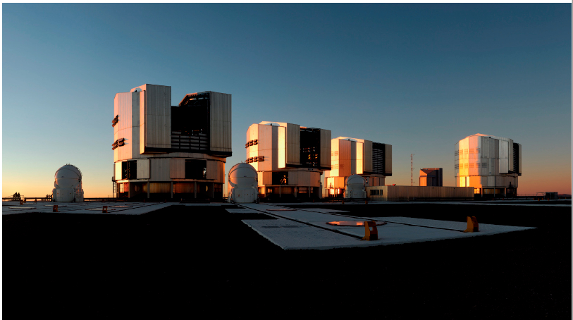 Observatorio Paranal ESO Los cuatro telescopios VLT con espejos de ocho - photo 10
