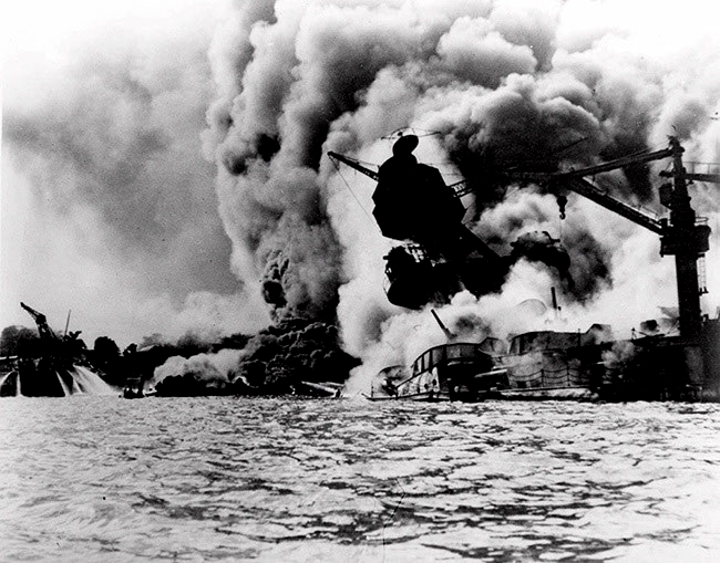 Ataque de Pearl Harbor por parte de las tropas japonesas Siguiendo la línea - photo 3