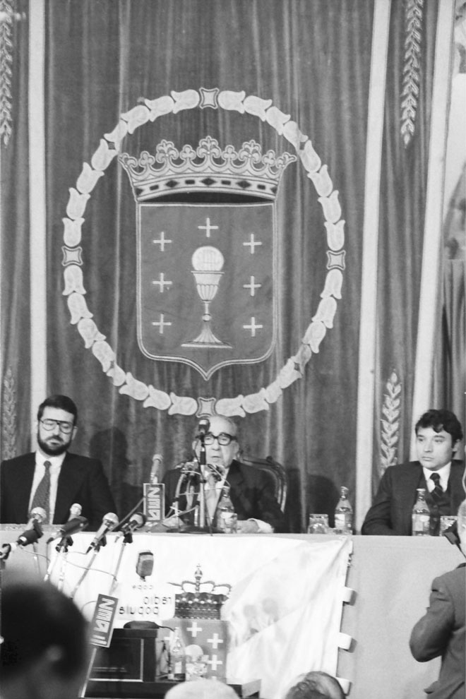 Xulio Corzo Con 26 años en la Mesa de edad del primer Parlamento de Galicia - photo 5