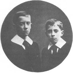 Tolkien a la izquierda de la fotografía en 1905 De Sudáfrica a Leeds - photo 6