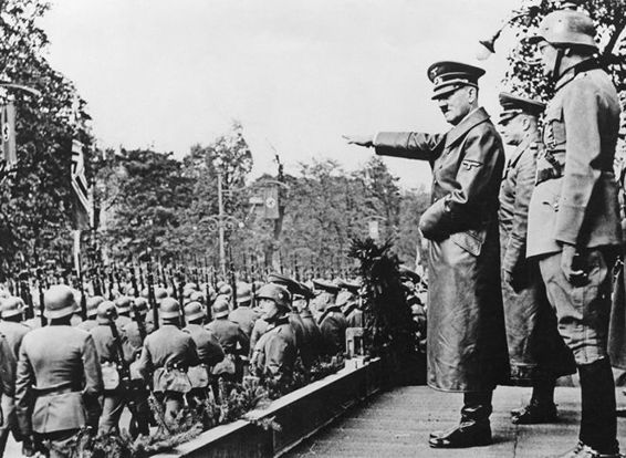 Hitler en Varsovia 5 de octubre de 1939 Ulstein Bild-Cordon Press Hitler - photo 4